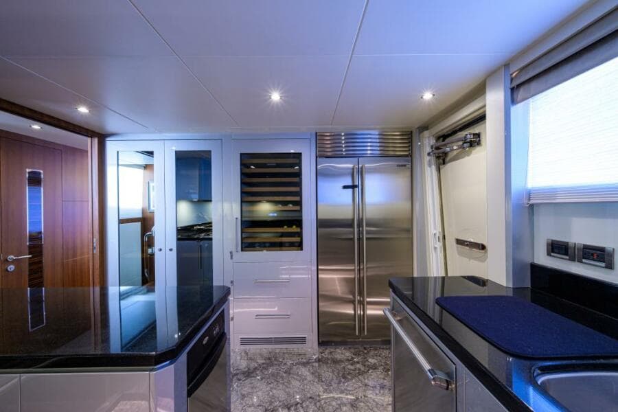 Ocean Alexander 100 ZEPHYR - Interior Chefs Galley