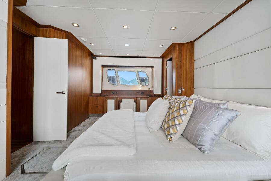2013 Sunseeker Predator 84