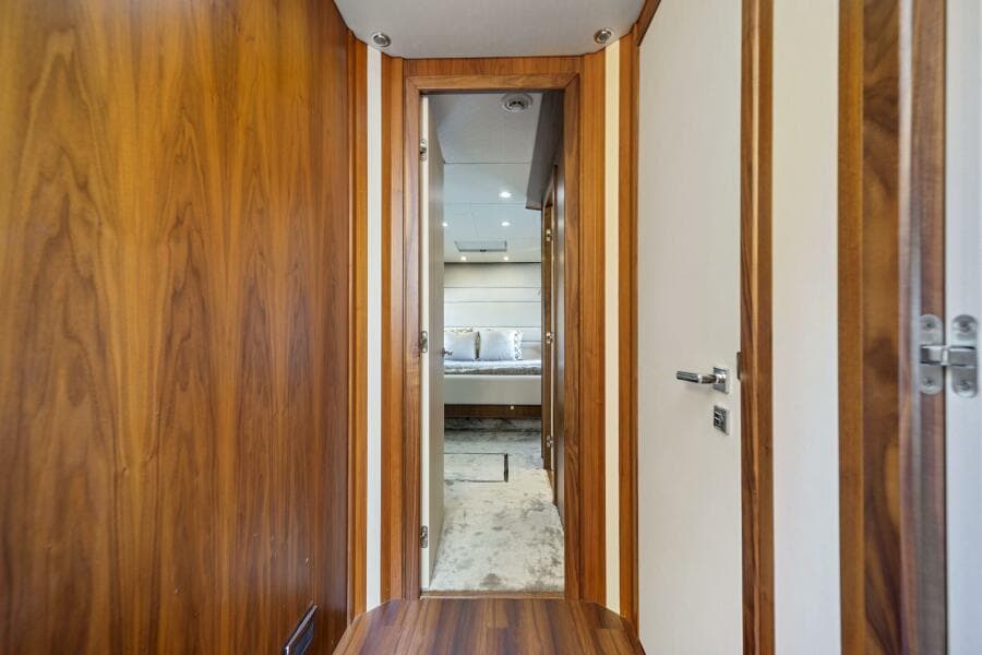 2013 Sunseeker Predator 84