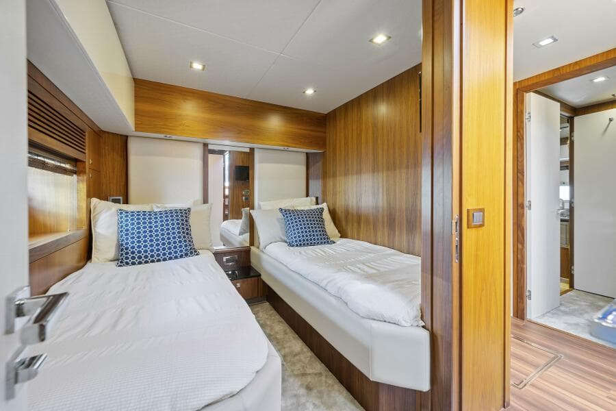 2013 Sunseeker Predator 84