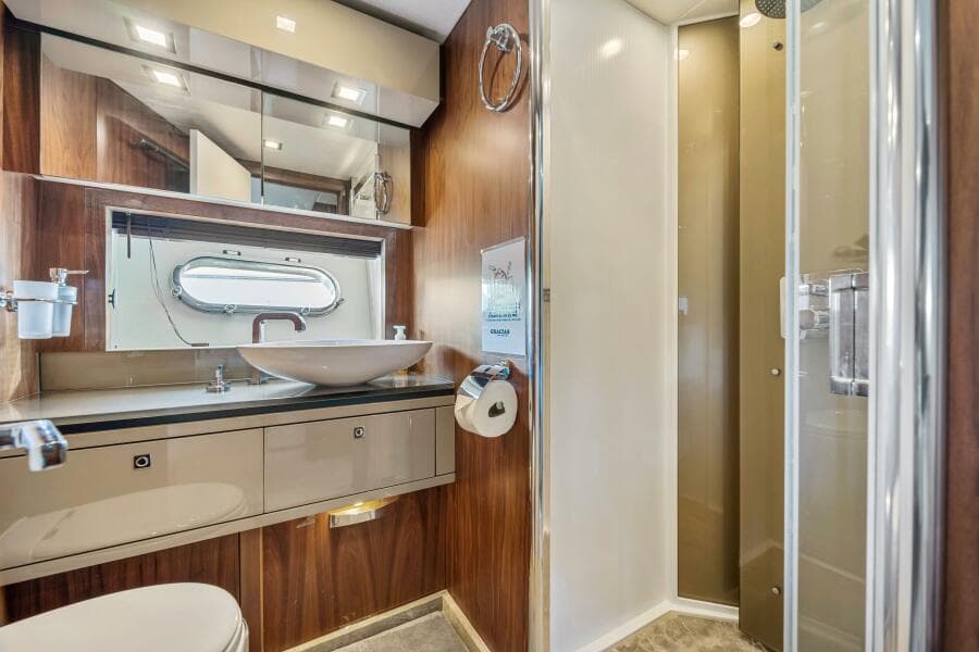 2013 Sunseeker Predator 84