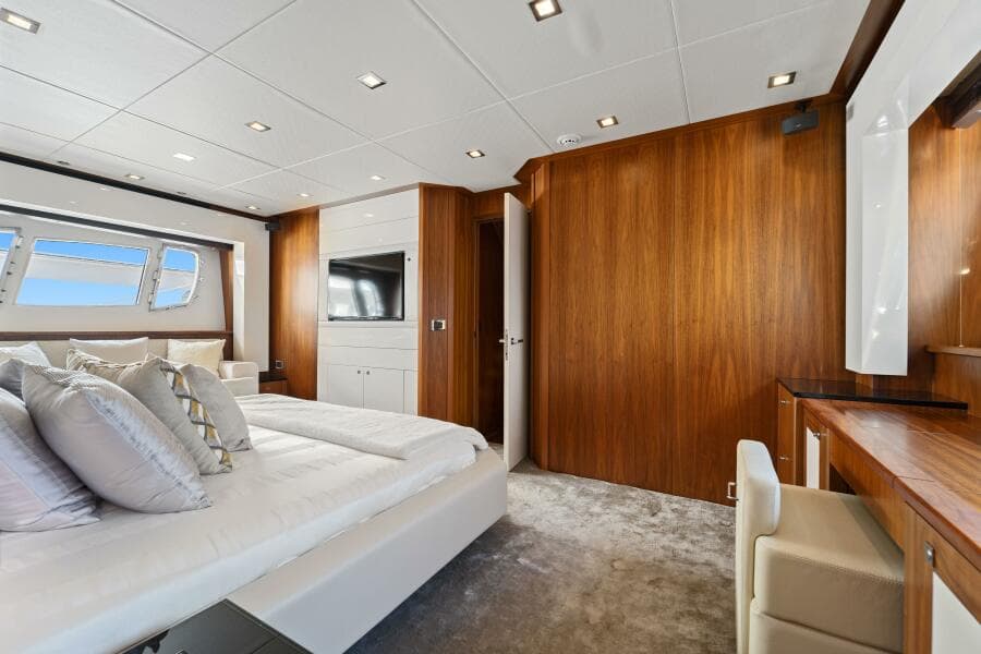 2013 Sunseeker Predator 84