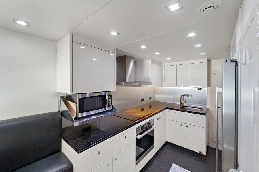 2013 Sunseeker Predator 84