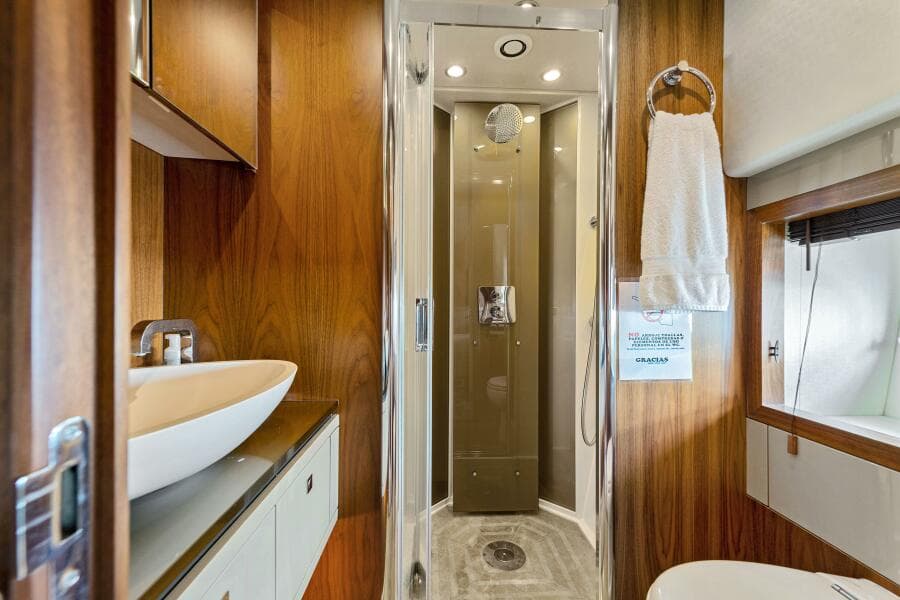 2013 Sunseeker Predator 84