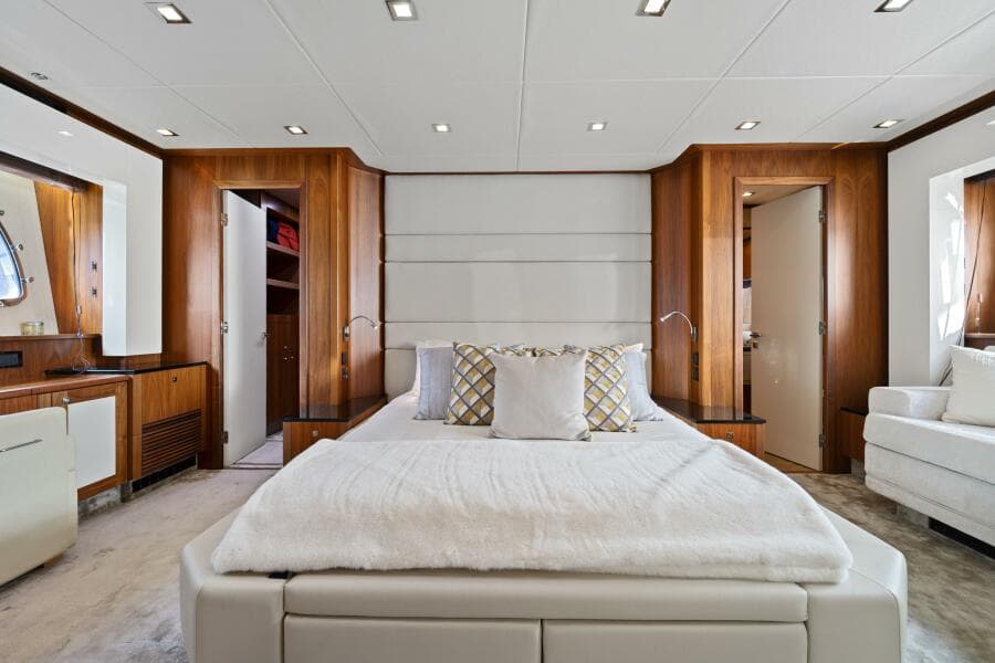 2013 Sunseeker Predator 84