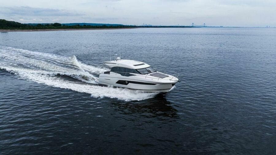 2022 Prestige 520S