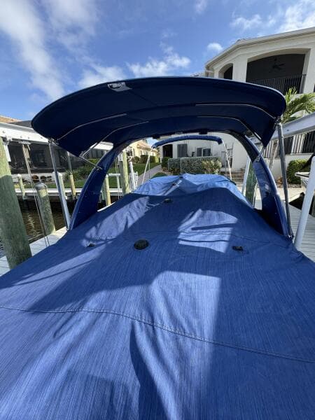 25' Bennington vessel cover and aft Bimini top