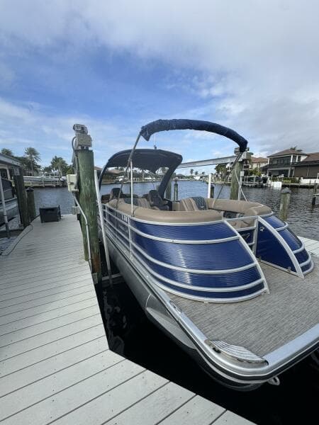 25' Bennington STBD 