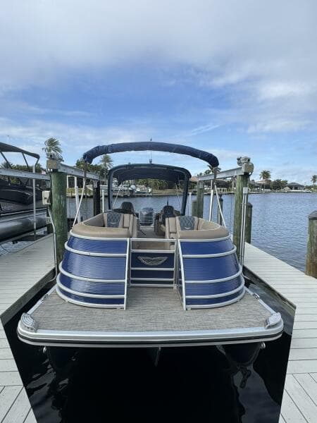 25' Bennington bow