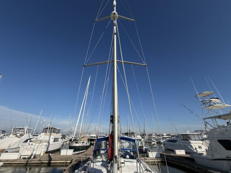 2004 Beneteau 57 Center Cockpit