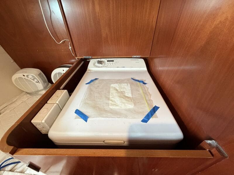 2004 Beneteau 57 Center Cockpit