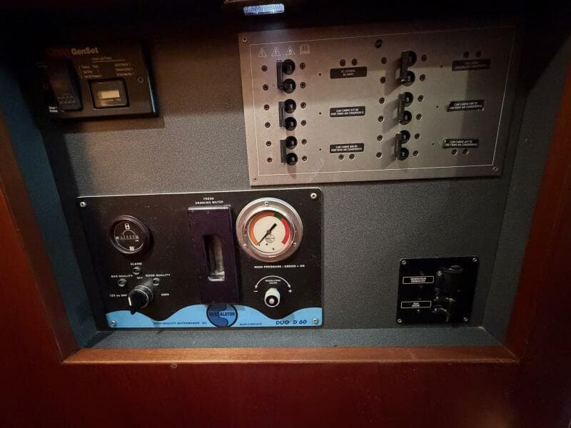 2004 Beneteau 57 Center Cockpit