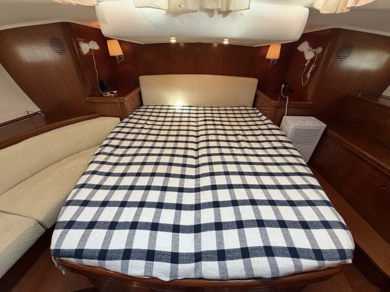 2004 Beneteau 57 Center Cockpit