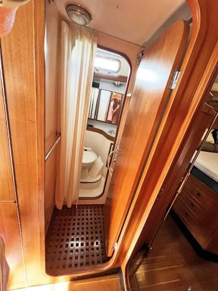 Fwd Shower Stall