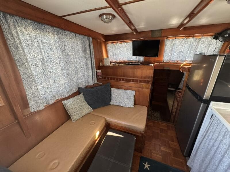 1986 Marine Trader 34 Double Cabin