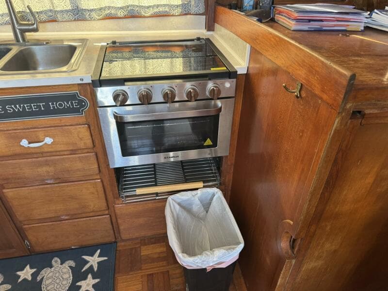1986 Marine Trader 34 Double Cabin