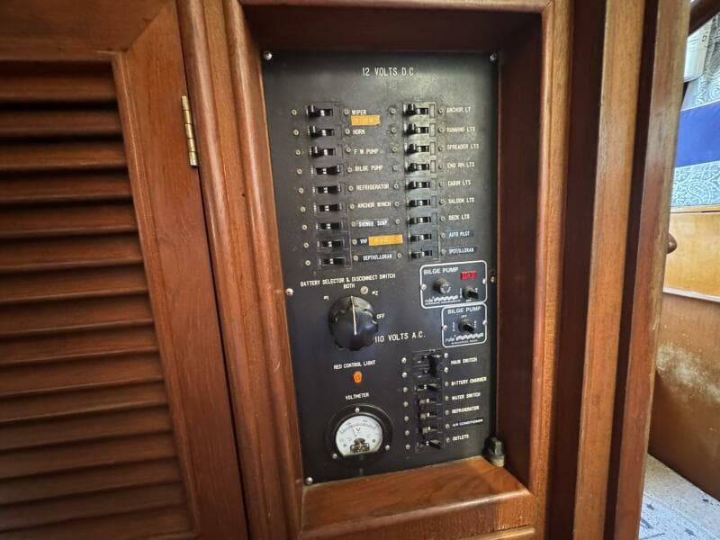 1986 Marine Trader 34 Double Cabin