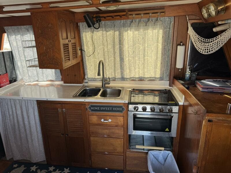 1986 Marine Trader 34 Double Cabin