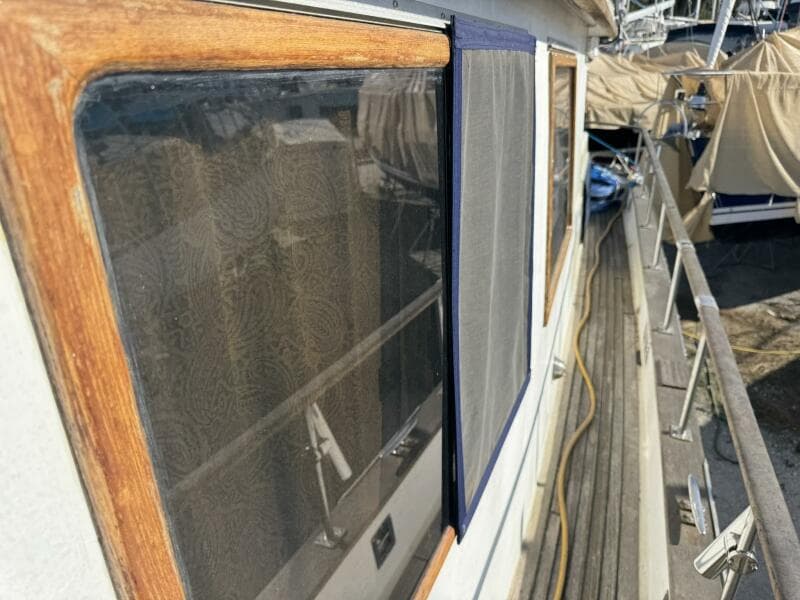 1986 Marine Trader 34 Double Cabin