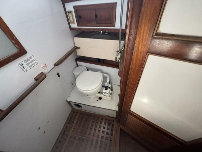 1986 Marine Trader 34 Double Cabin