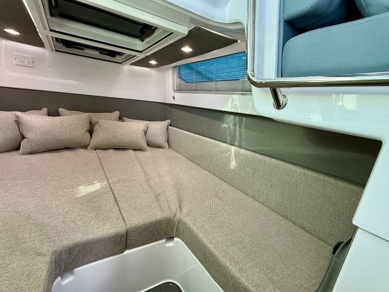 2023 Axopar 37 Cross Cabin