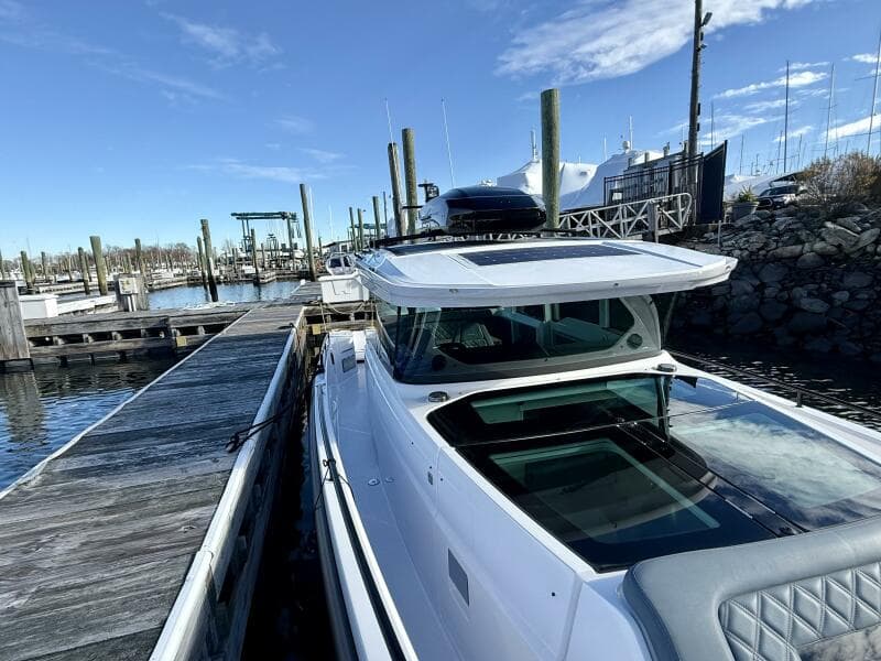 2023 Axopar 37 Cross Cabin