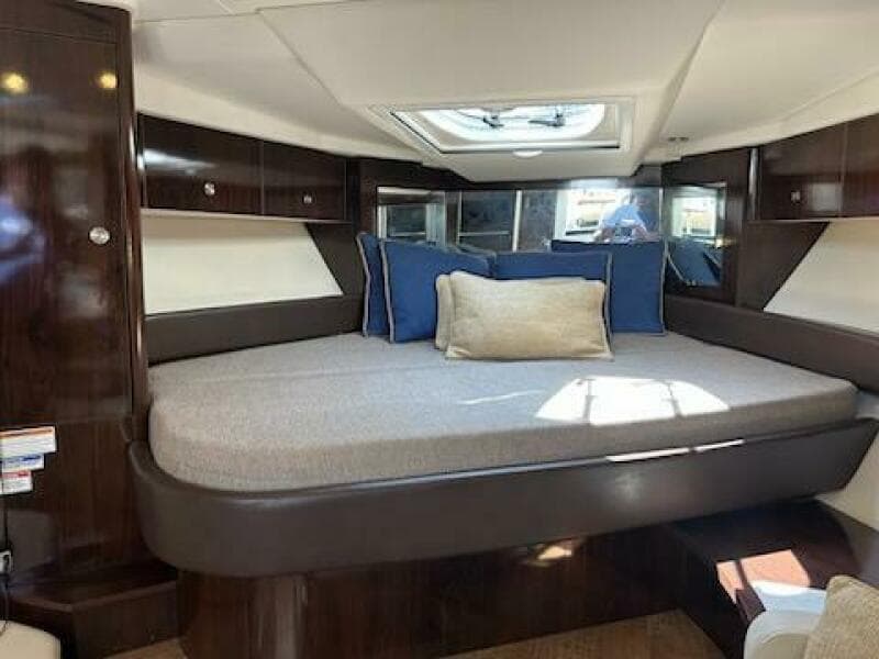 2019 Sea Ray Coupe