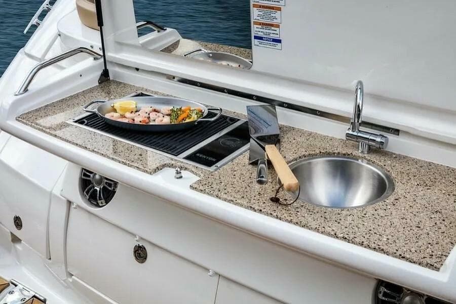 2019 Sea Ray Coupe