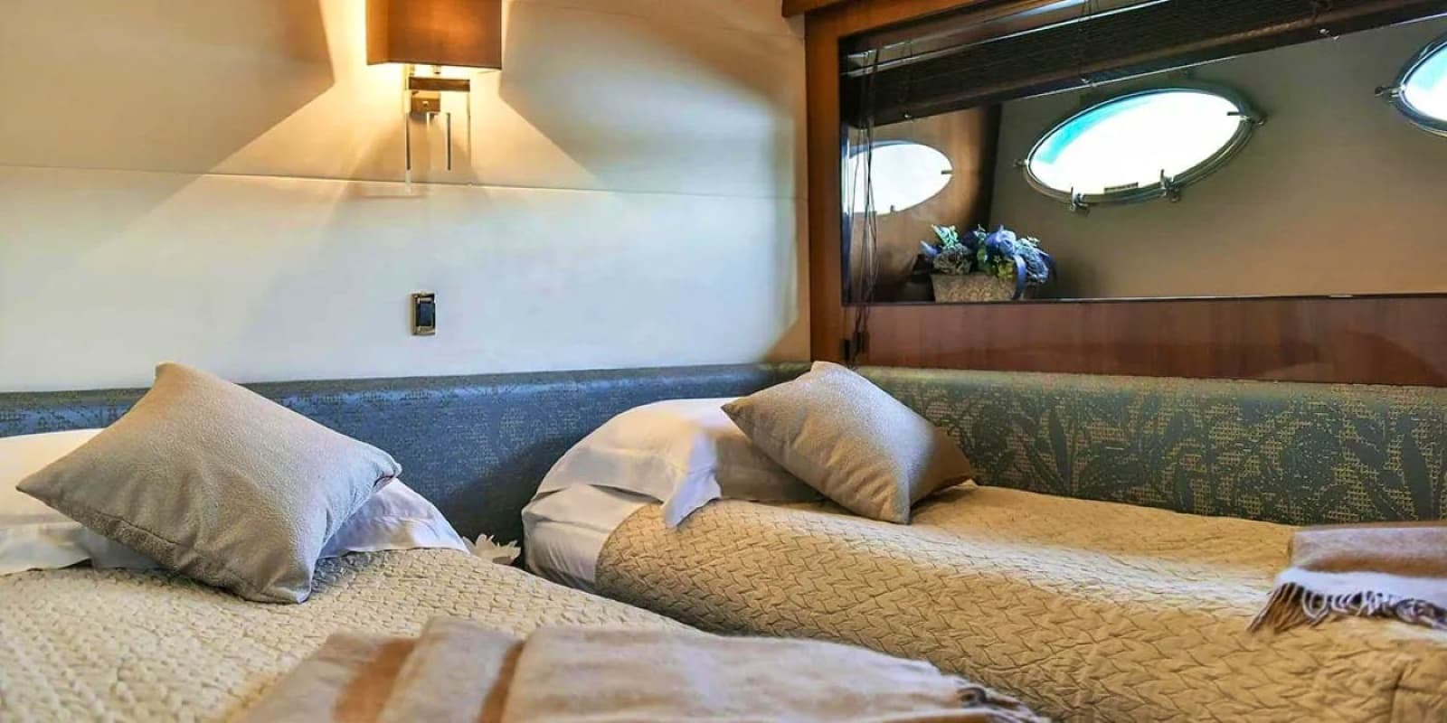 2011 Princess Yachts Princess V85