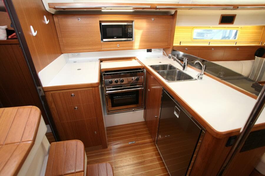 2025 Catalina 426