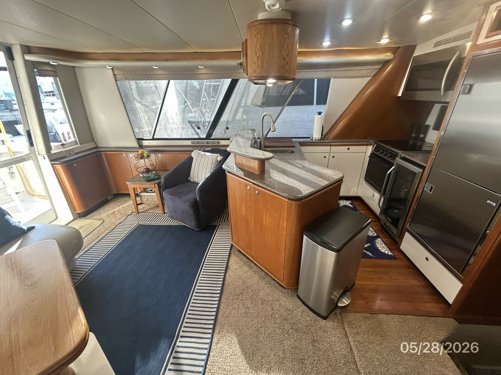 47' Bayliner salon port