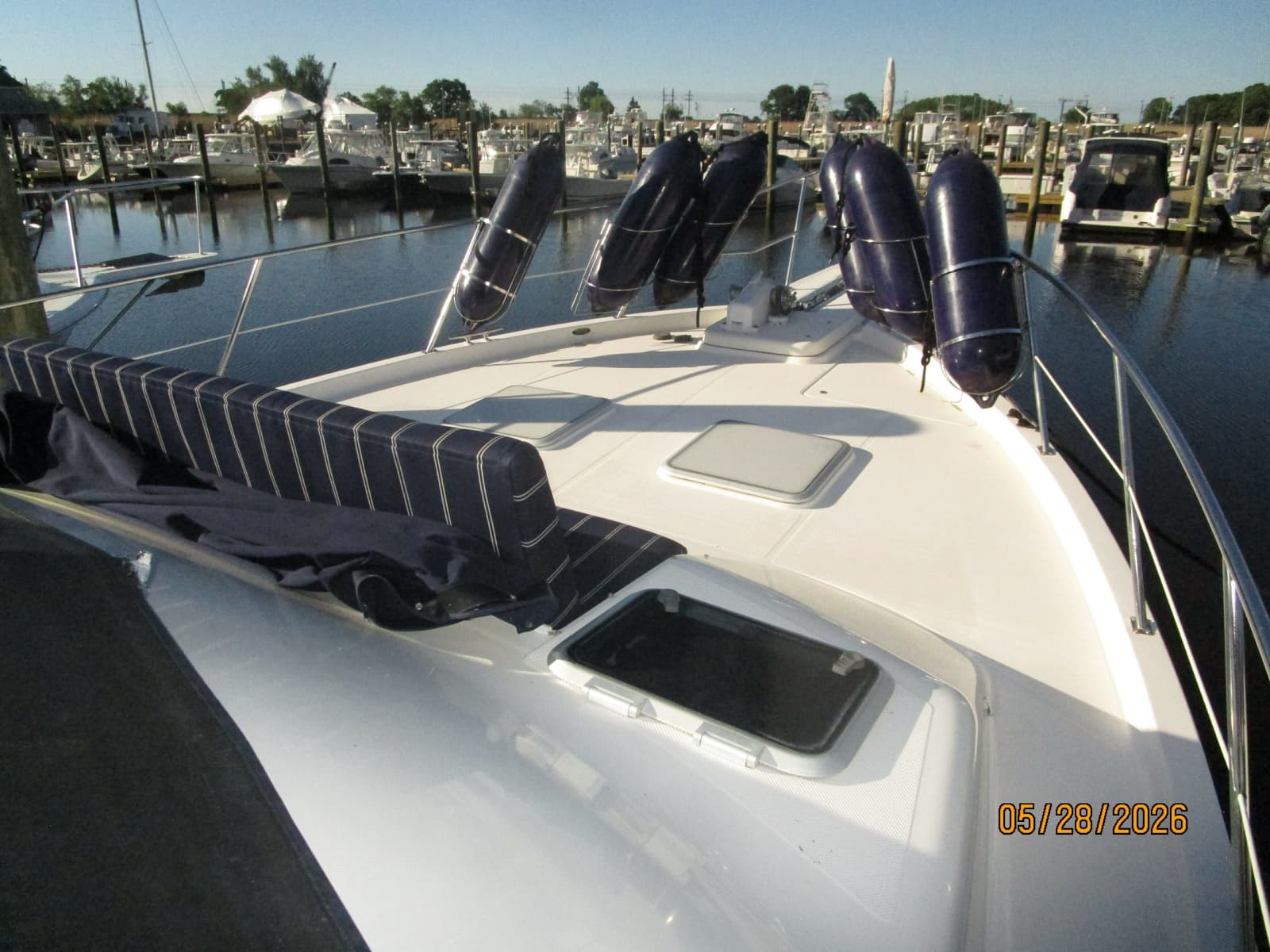 47' Bayliner foredeck2