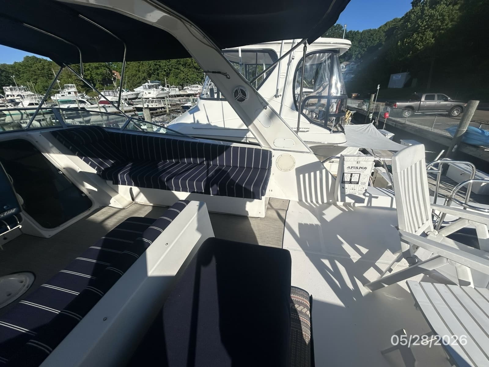 47' Bayliner flybridge starboard