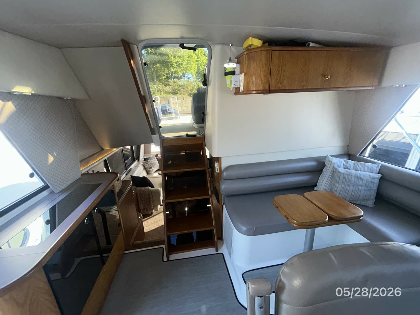 47' Bayliner pilothouse aft
