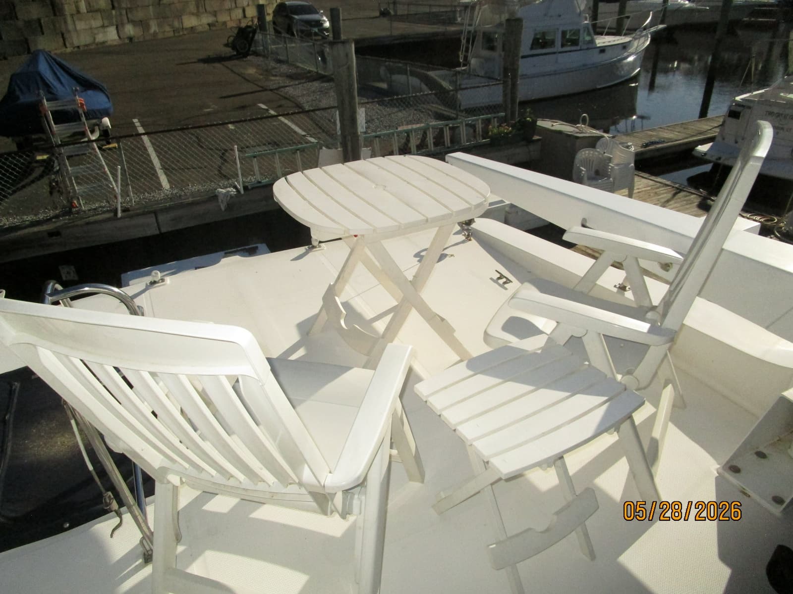 47' Bayliner sundeck seating