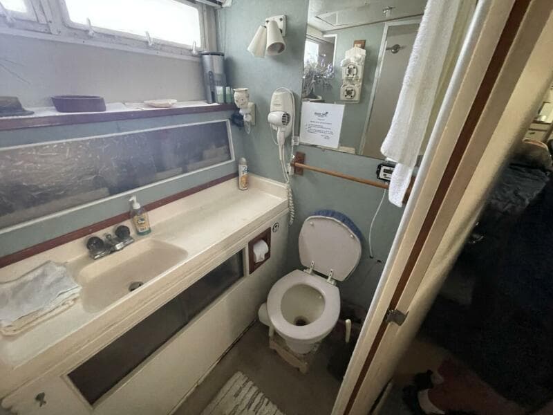 1969 Chris-Craft 47 Commander