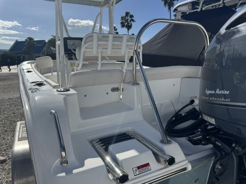 2021 Sea Hunt Ultra 219
