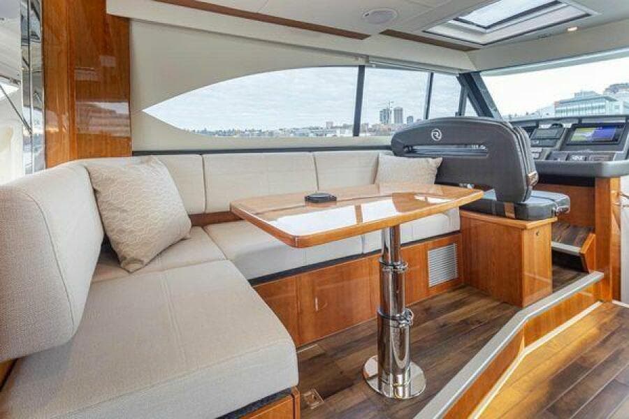 Helm Seating