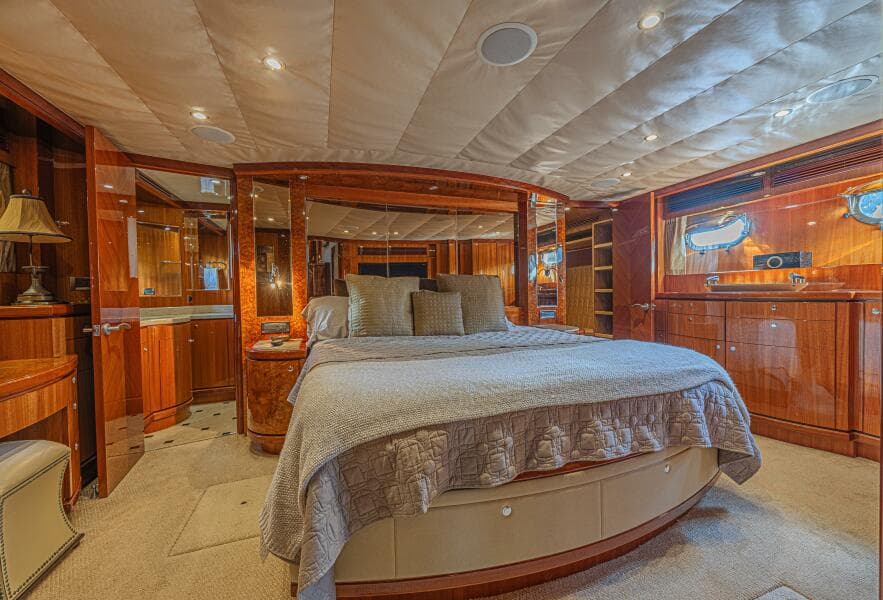 2010 Ocean Alexander 74 Motoryacht