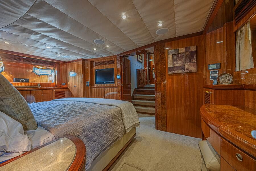 2010 Ocean Alexander 74 Motoryacht