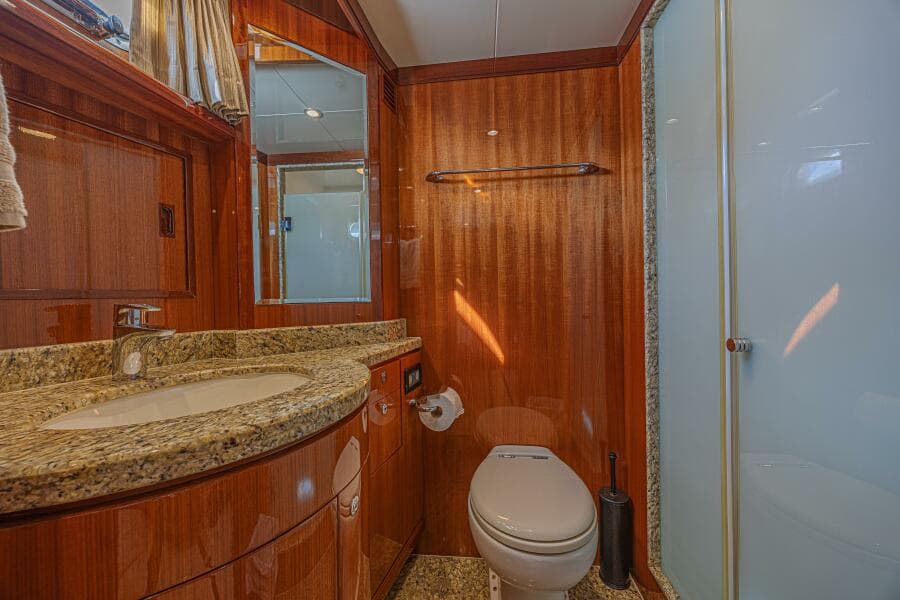 2010 Ocean Alexander 74 Motoryacht