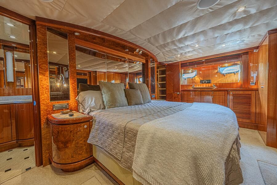 2010 Ocean Alexander 74 Motoryacht
