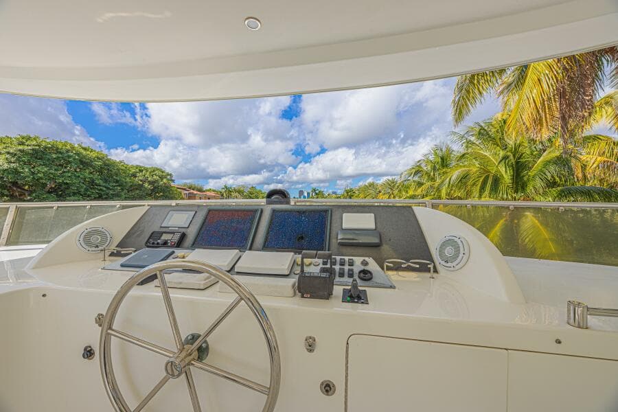 2010 Ocean Alexander 74 Motoryacht