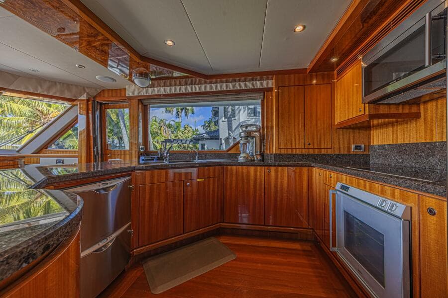 2010 Ocean Alexander 74 Motoryacht