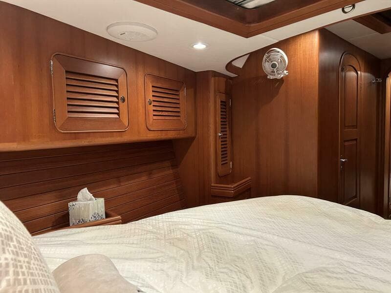 2011 Hylas 70