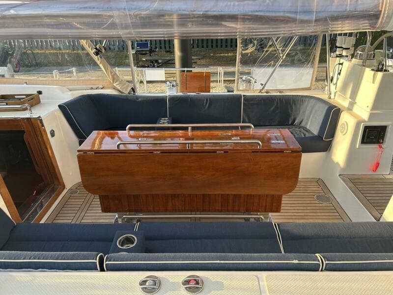 2011 Hylas 70