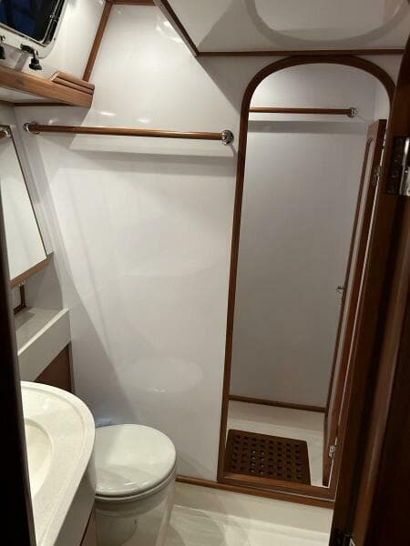 2011 Hylas 70