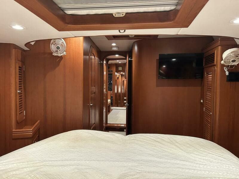 2011 Hylas 70