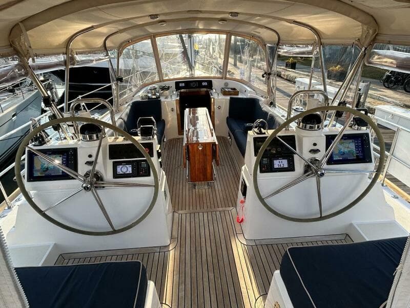 2011 Hylas 70