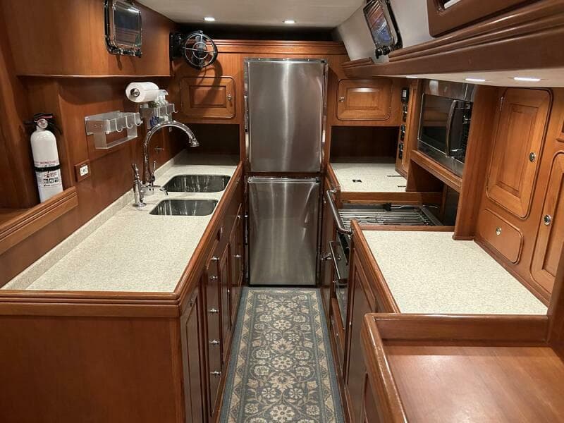 2011 Hylas 70